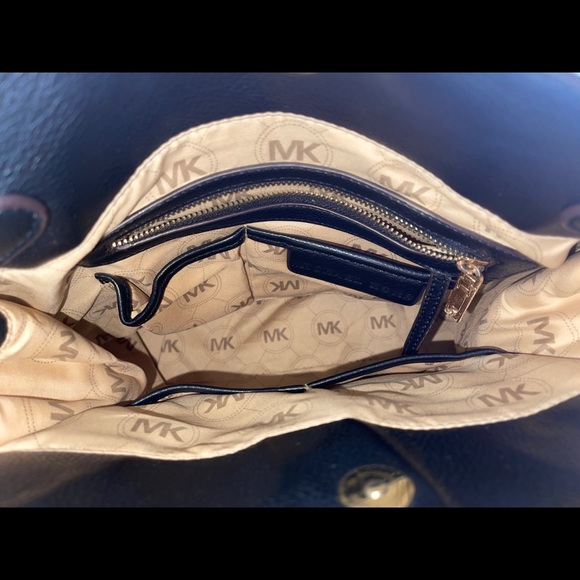 MK Purse - Picture 4 of 5